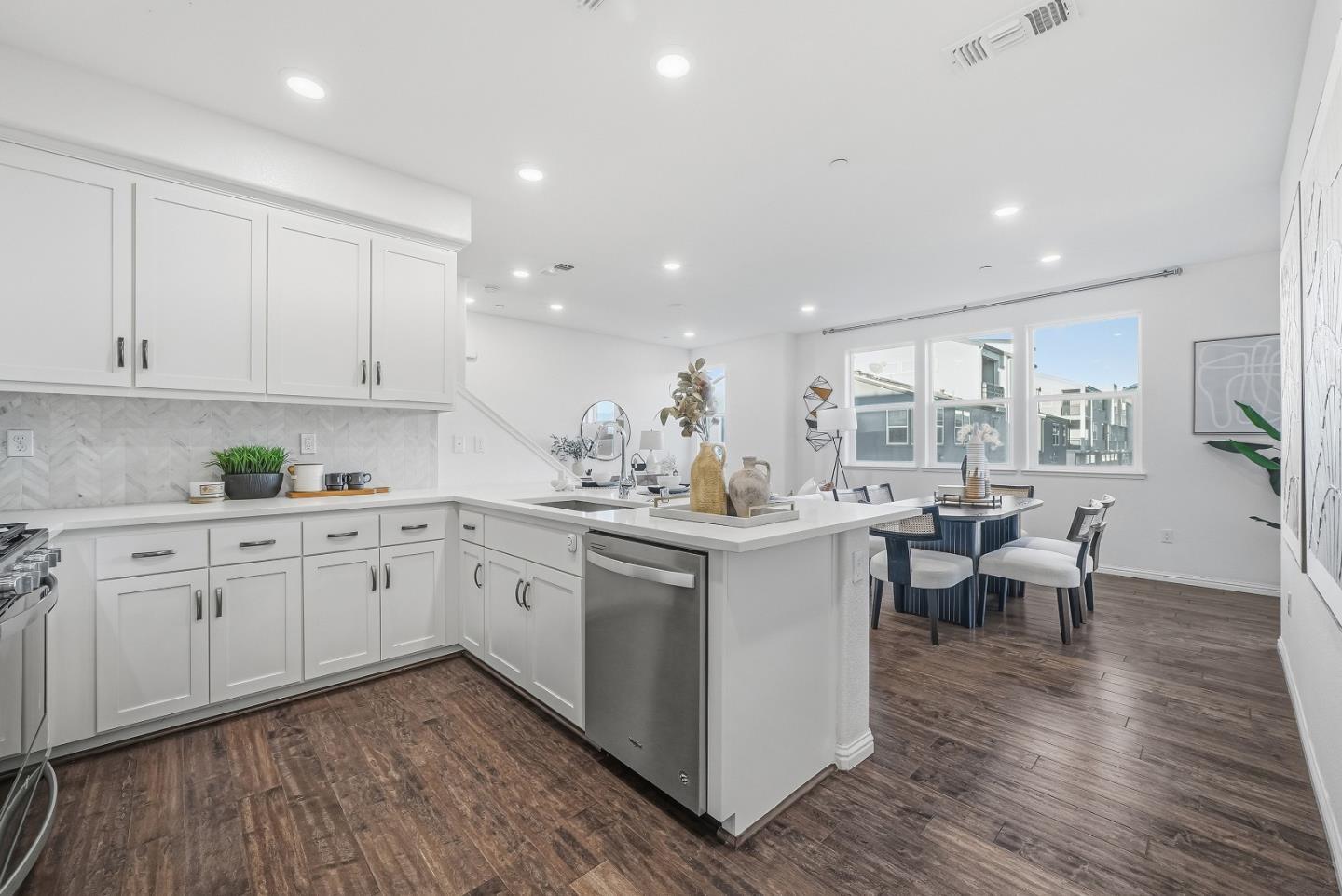 Detail Gallery Image 11 of 50 For 621 Blackbury Ln, San Jose,  CA 95133 - 3 Beds | 3 Baths