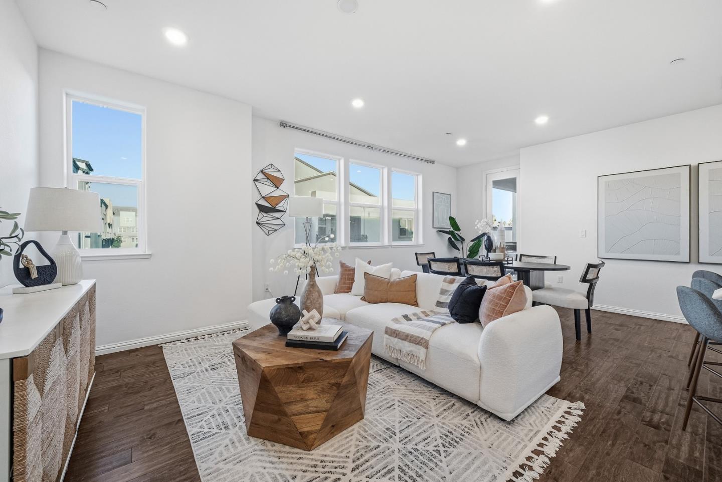 Detail Gallery Image 4 of 50 For 621 Blackbury Ln, San Jose,  CA 95133 - 3 Beds | 3 Baths