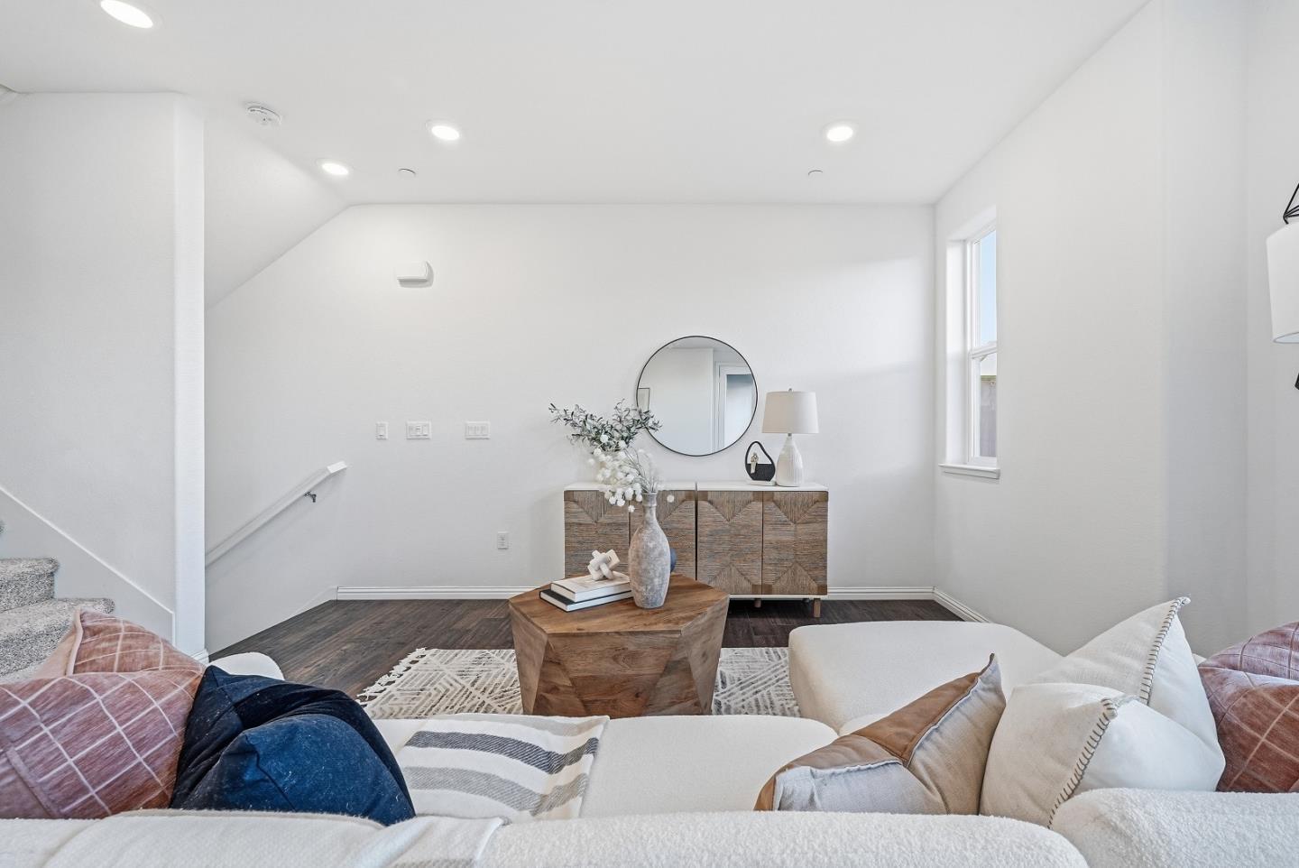 Detail Gallery Image 6 of 50 For 621 Blackbury Ln, San Jose,  CA 95133 - 3 Beds | 3 Baths