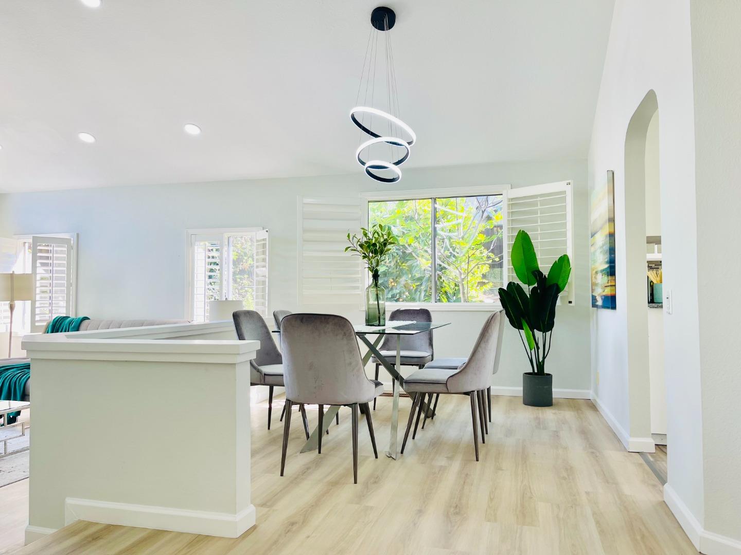 Detail Gallery Image 3 of 42 For 3561 Slopeview Dr, San Jose,  CA 95148 - 3 Beds | 2 Baths