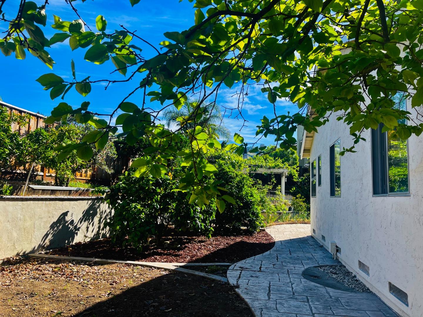 Detail Gallery Image 34 of 42 For 3561 Slopeview Dr, San Jose,  CA 95148 - 3 Beds | 2 Baths