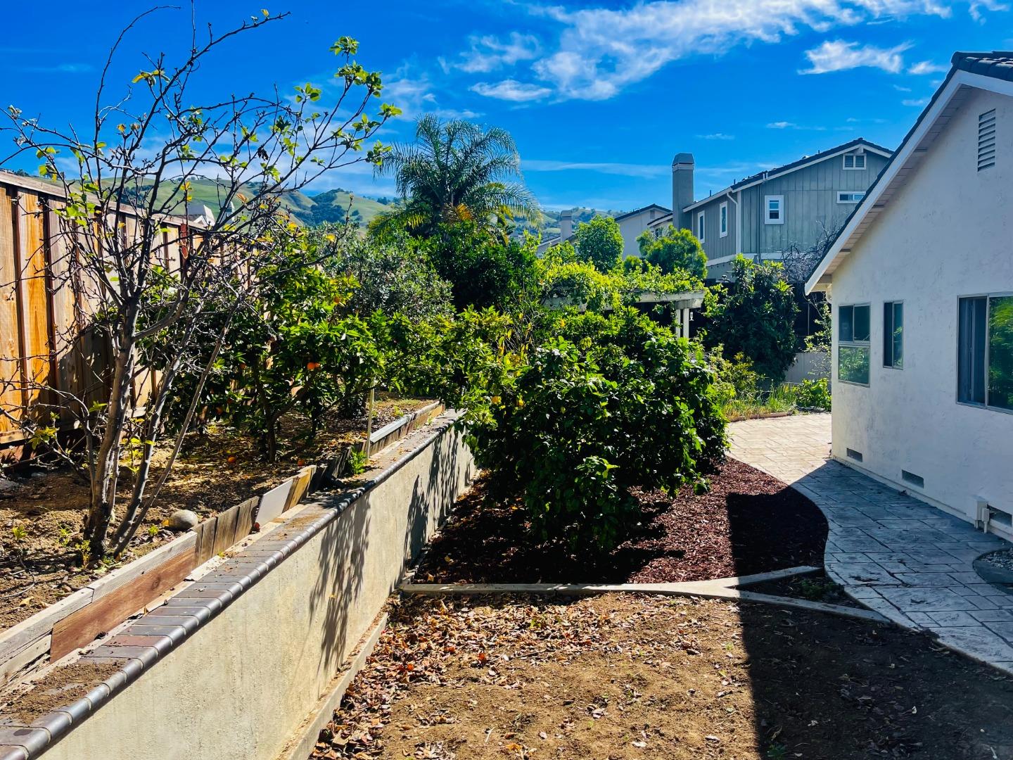 Detail Gallery Image 40 of 42 For 3561 Slopeview Dr, San Jose,  CA 95148 - 3 Beds | 2 Baths