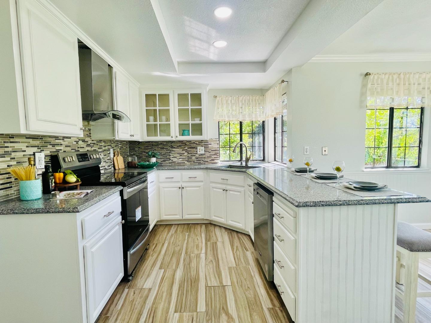 Detail Gallery Image 8 of 42 For 3561 Slopeview Dr, San Jose,  CA 95148 - 3 Beds | 2 Baths