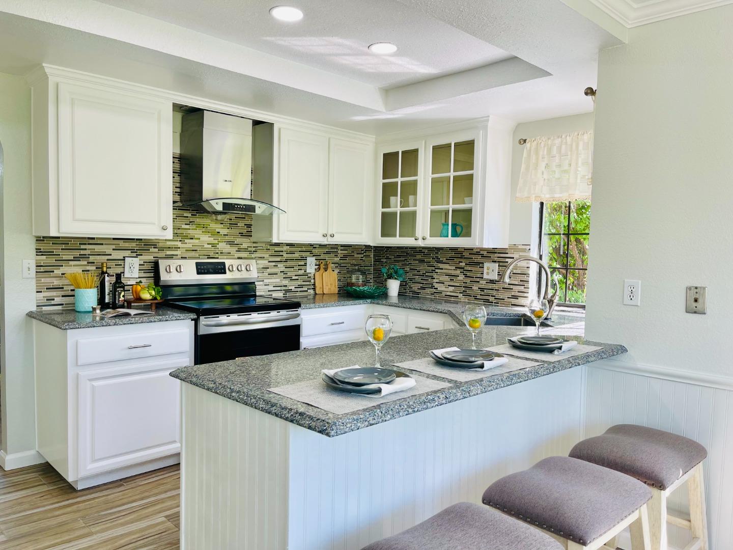 Detail Gallery Image 9 of 42 For 3561 Slopeview Dr, San Jose,  CA 95148 - 3 Beds | 2 Baths