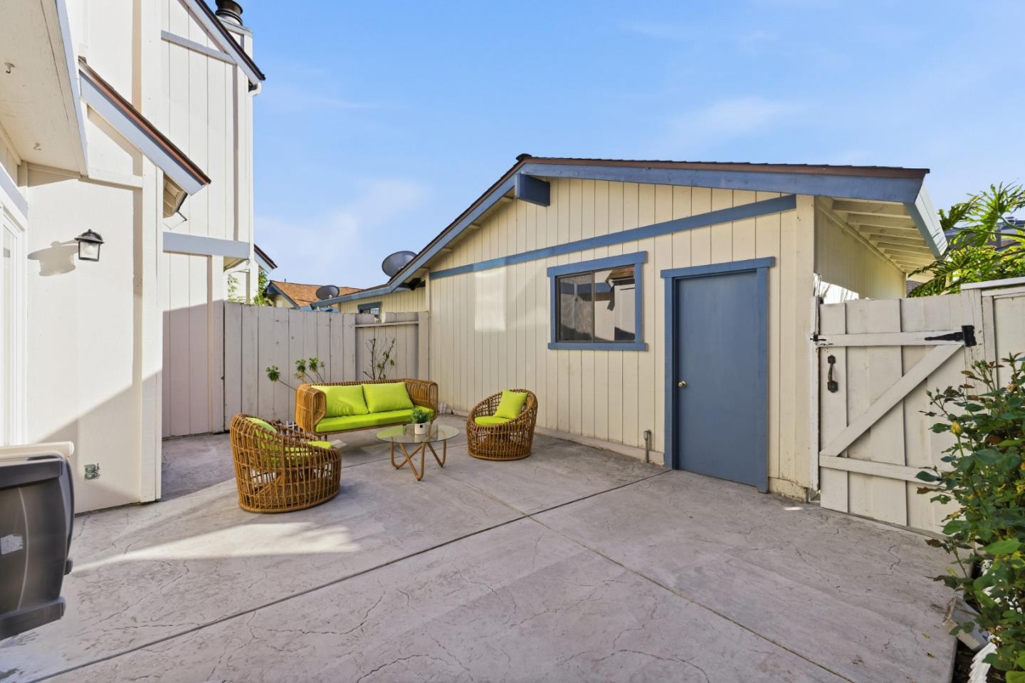 Detail Gallery Image 4 of 29 For 32060 Paloma Ct, Union City,  CA 94587 - 2 Beds | 2/1 Baths