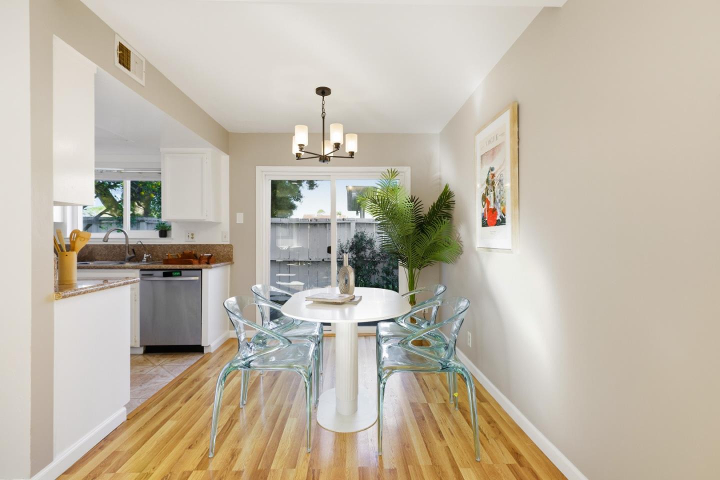 Detail Gallery Image 7 of 29 For 32060 Paloma Ct, Union City,  CA 94587 - 2 Beds | 2/1 Baths