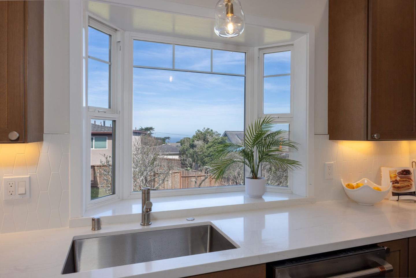 Detail Gallery Image 16 of 53 For 525 5th St, Montara,  CA 94037 - 3 Beds | 3 Baths