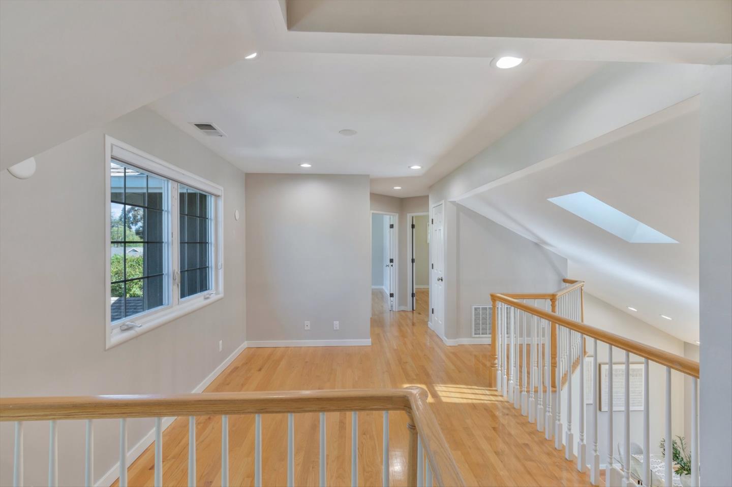 Detail Gallery Image 22 of 25 For 1053 Tulane Dr, Mountain View,  CA 94040 - 5 Beds | 4 Baths