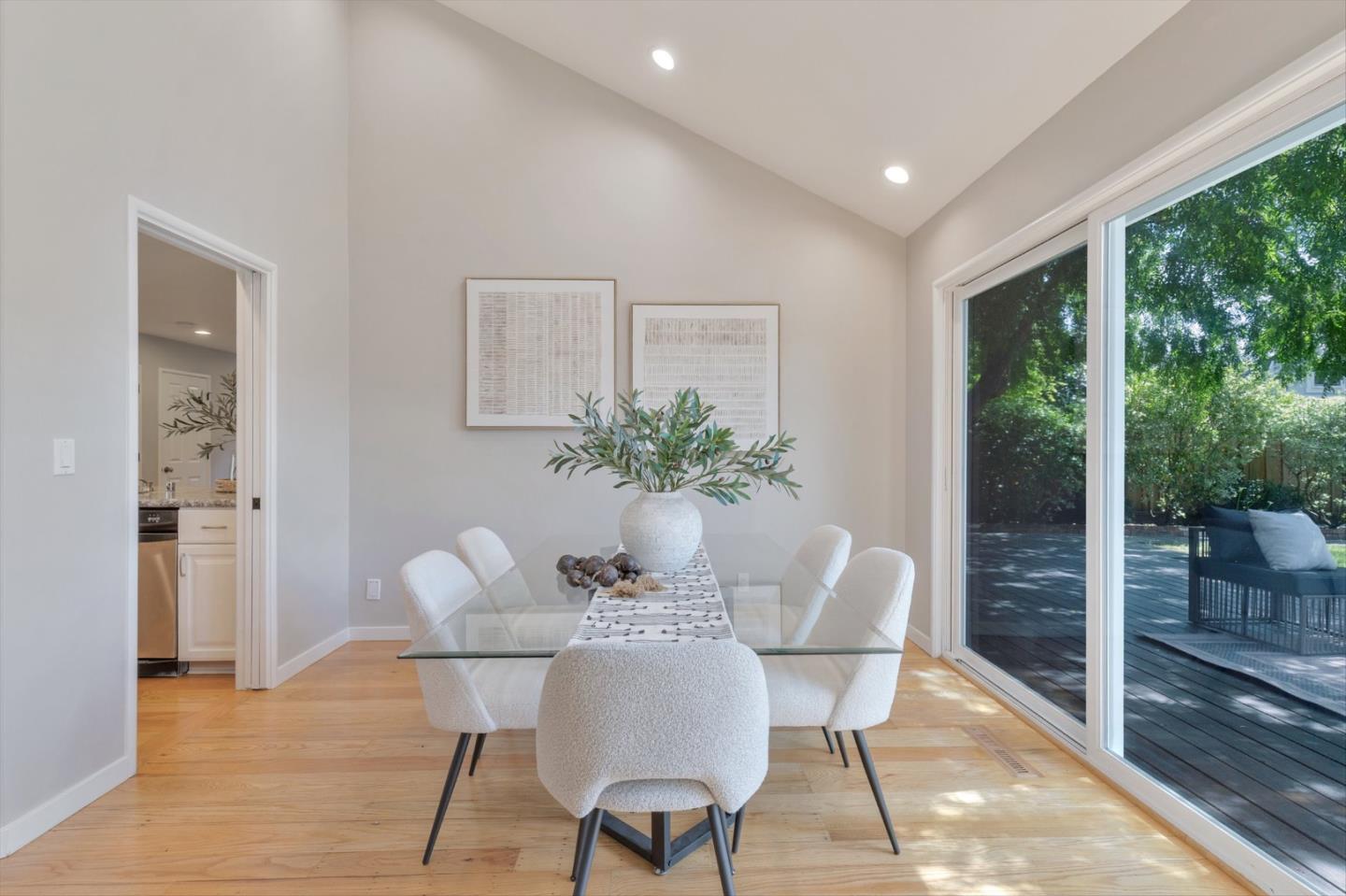 Detail Gallery Image 6 of 25 For 1053 Tulane Dr, Mountain View,  CA 94040 - 5 Beds | 4 Baths