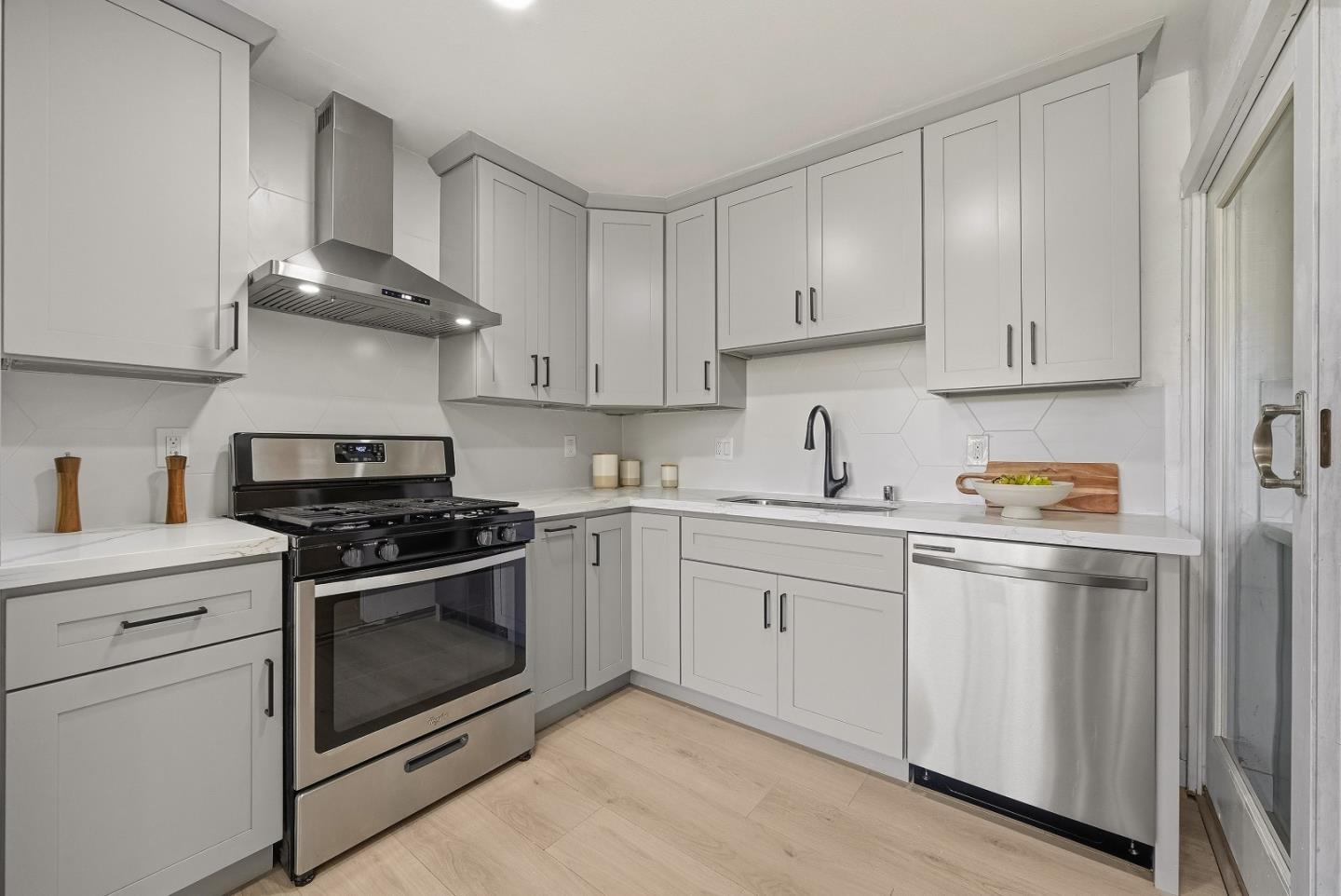 Detail Gallery Image 16 of 49 For 714 Santa Rosa St, Sunnyvale,  CA 94085 - 4 Beds | 2 Baths