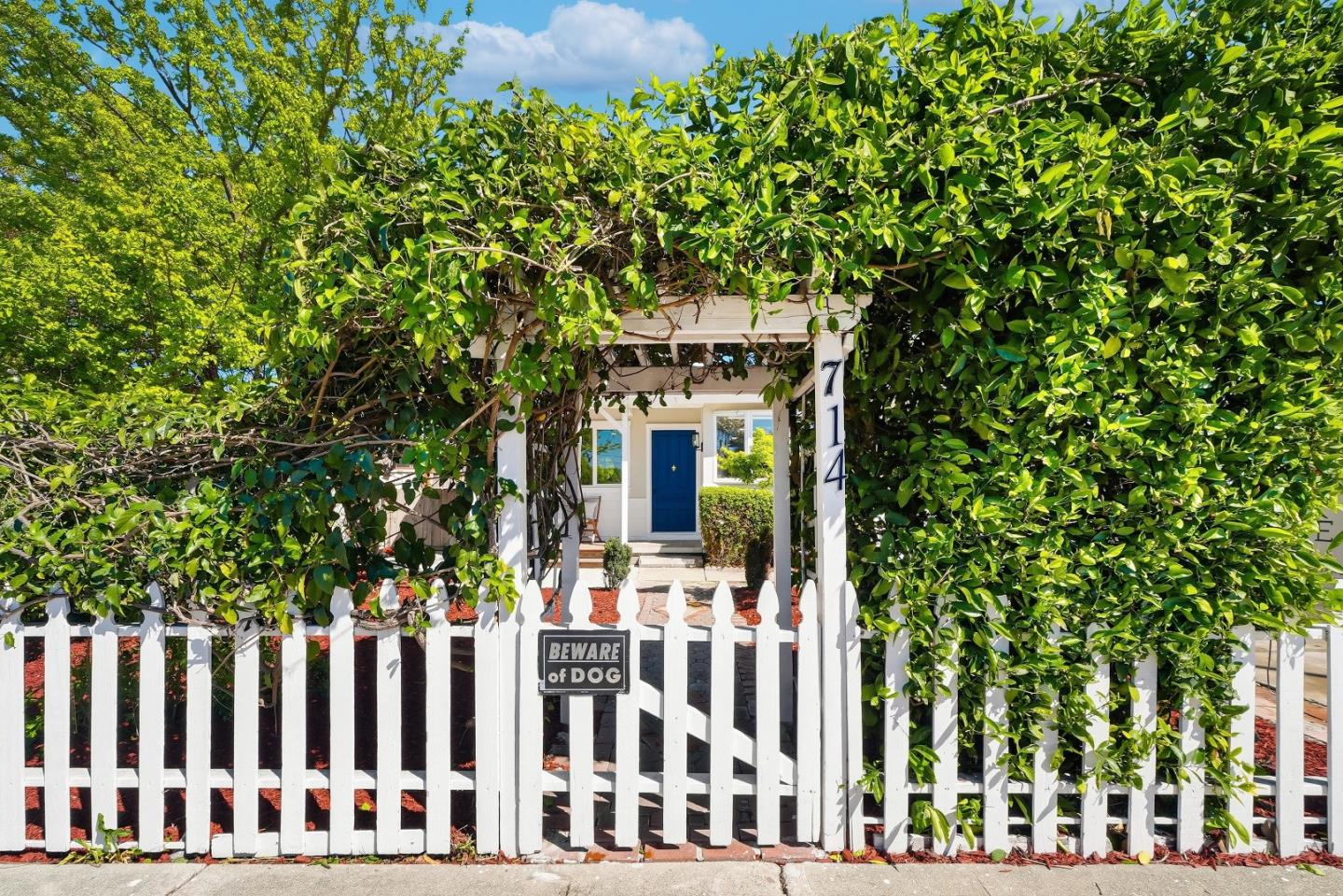 Detail Gallery Image 6 of 49 For 714 Santa Rosa St, Sunnyvale,  CA 94085 - 4 Beds | 2 Baths