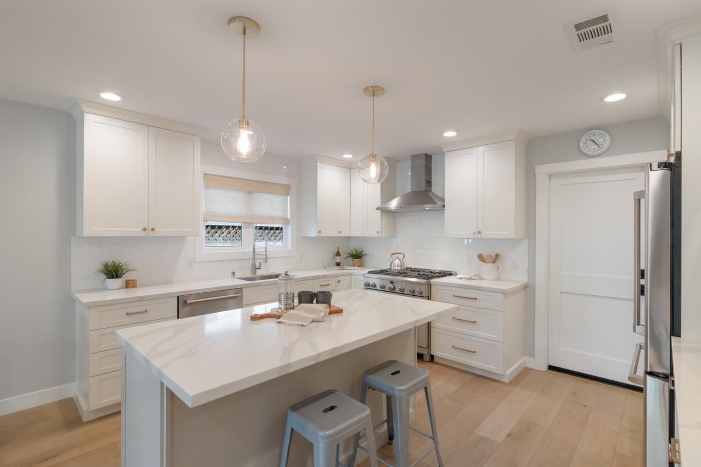 Detail Gallery Image 4 of 15 For 727 N Clover Ave, San Jose,  CA 95128 - 3 Beds | 2 Baths