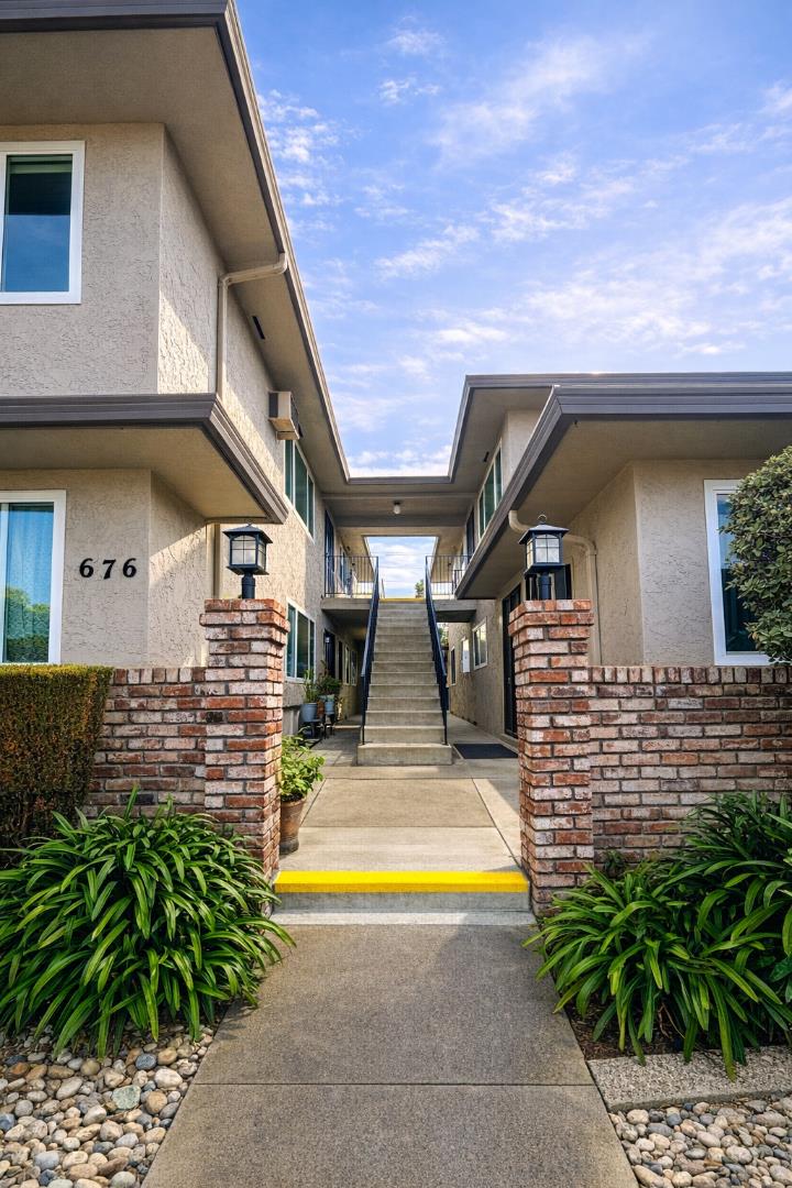 Detail Gallery Image 7 of 11 For 676 Garland Ave, Sunnyvale,  CA 94086 - – Beds | – Baths