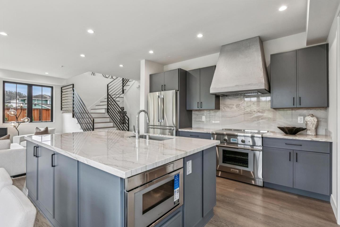 Detail Gallery Image 16 of 52 For 587 Creekside Dr, Half Moon Bay,  CA 94019 - 4 Beds | 3/1 Baths