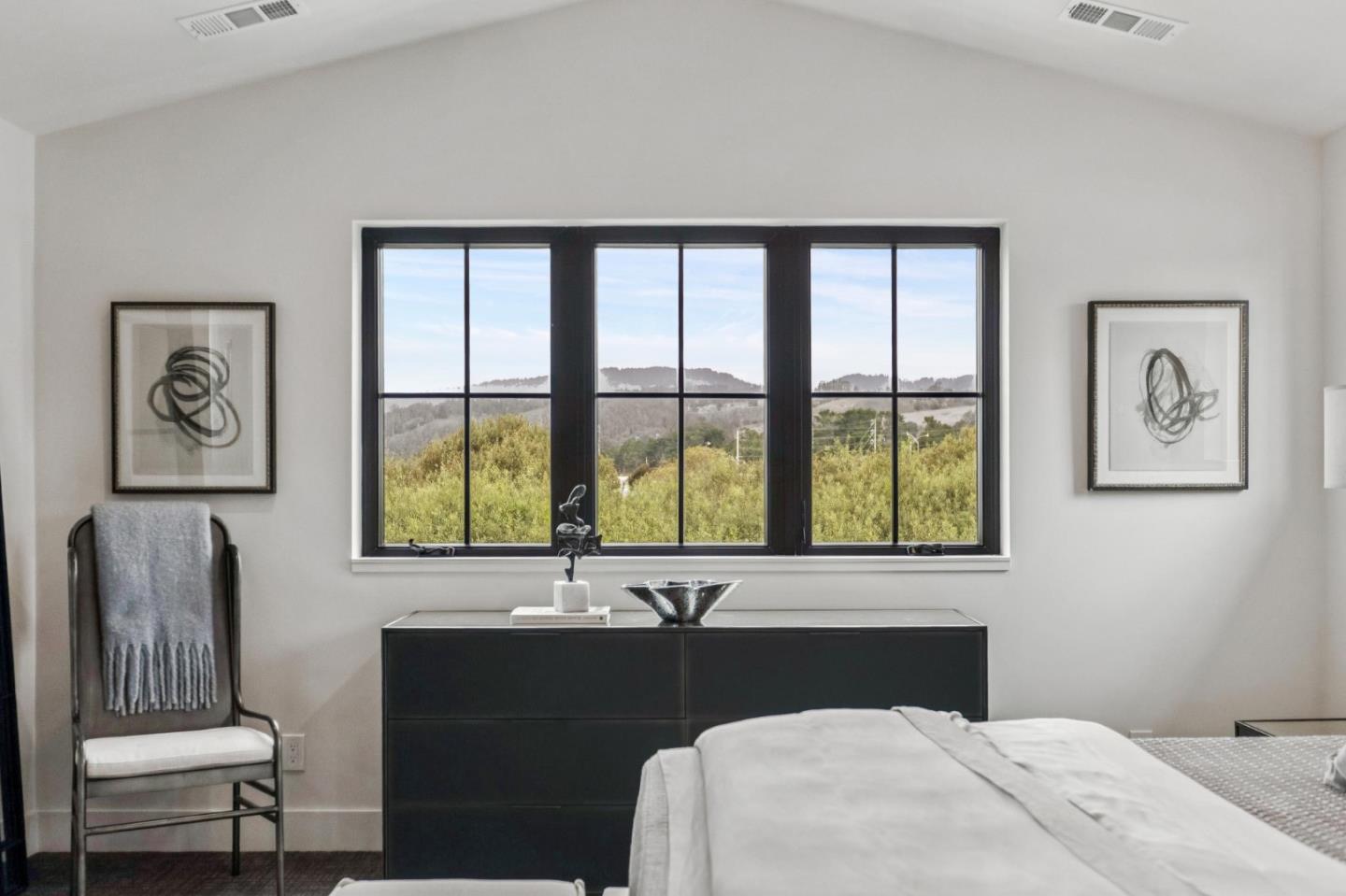 Detail Gallery Image 29 of 52 For 587 Creekside Dr, Half Moon Bay,  CA 94019 - 4 Beds | 3/1 Baths