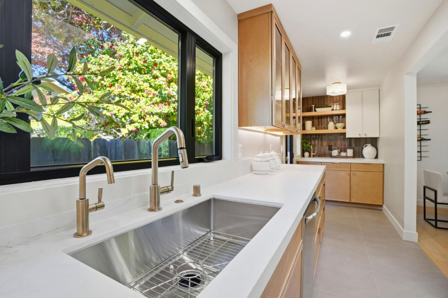 Detail Gallery Image 18 of 41 For 224 Lexington Dr, Menlo Park,  CA 94025 - 3 Beds | 2 Baths