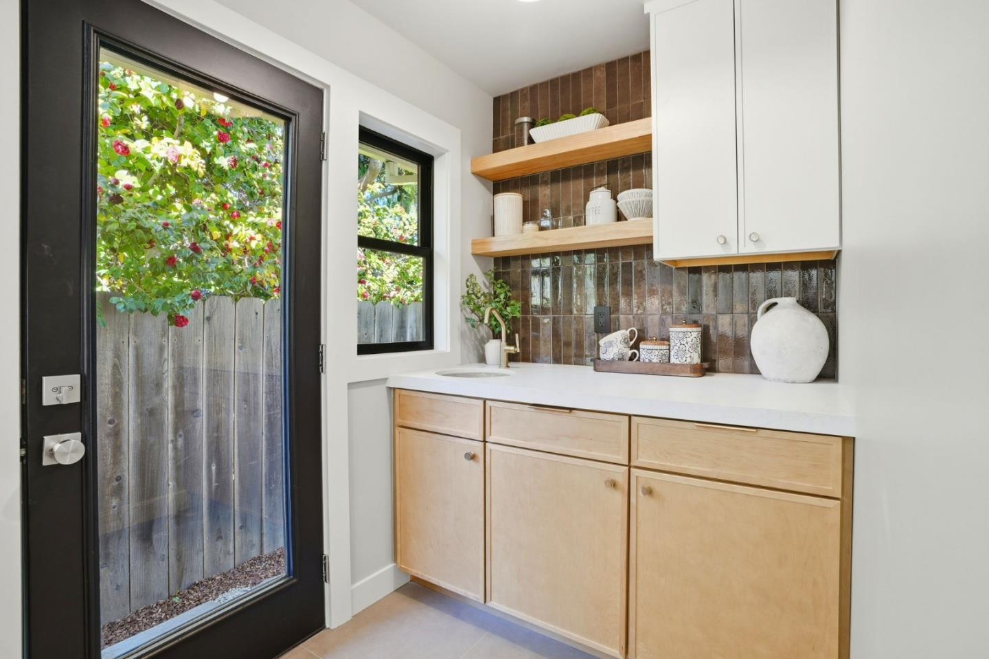 Detail Gallery Image 19 of 41 For 224 Lexington Dr, Menlo Park,  CA 94025 - 3 Beds | 2 Baths