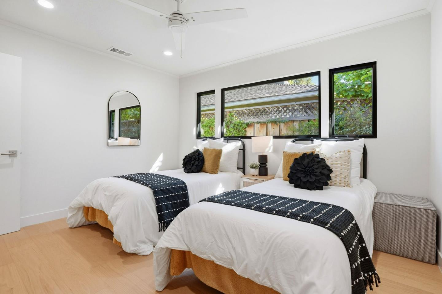 Detail Gallery Image 28 of 41 For 224 Lexington Dr, Menlo Park,  CA 94025 - 3 Beds | 2 Baths