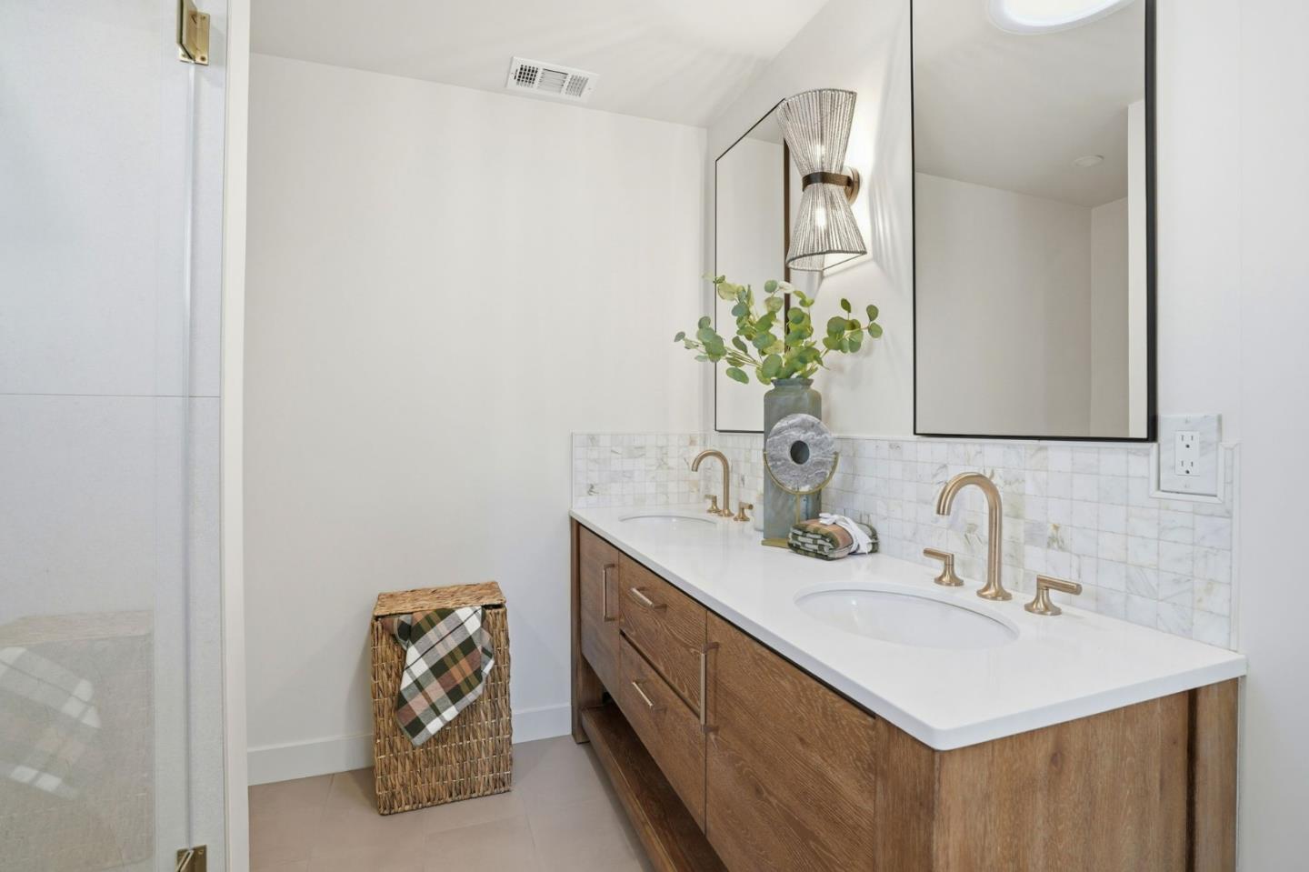 Detail Gallery Image 32 of 41 For 224 Lexington Dr, Menlo Park,  CA 94025 - 3 Beds | 2 Baths