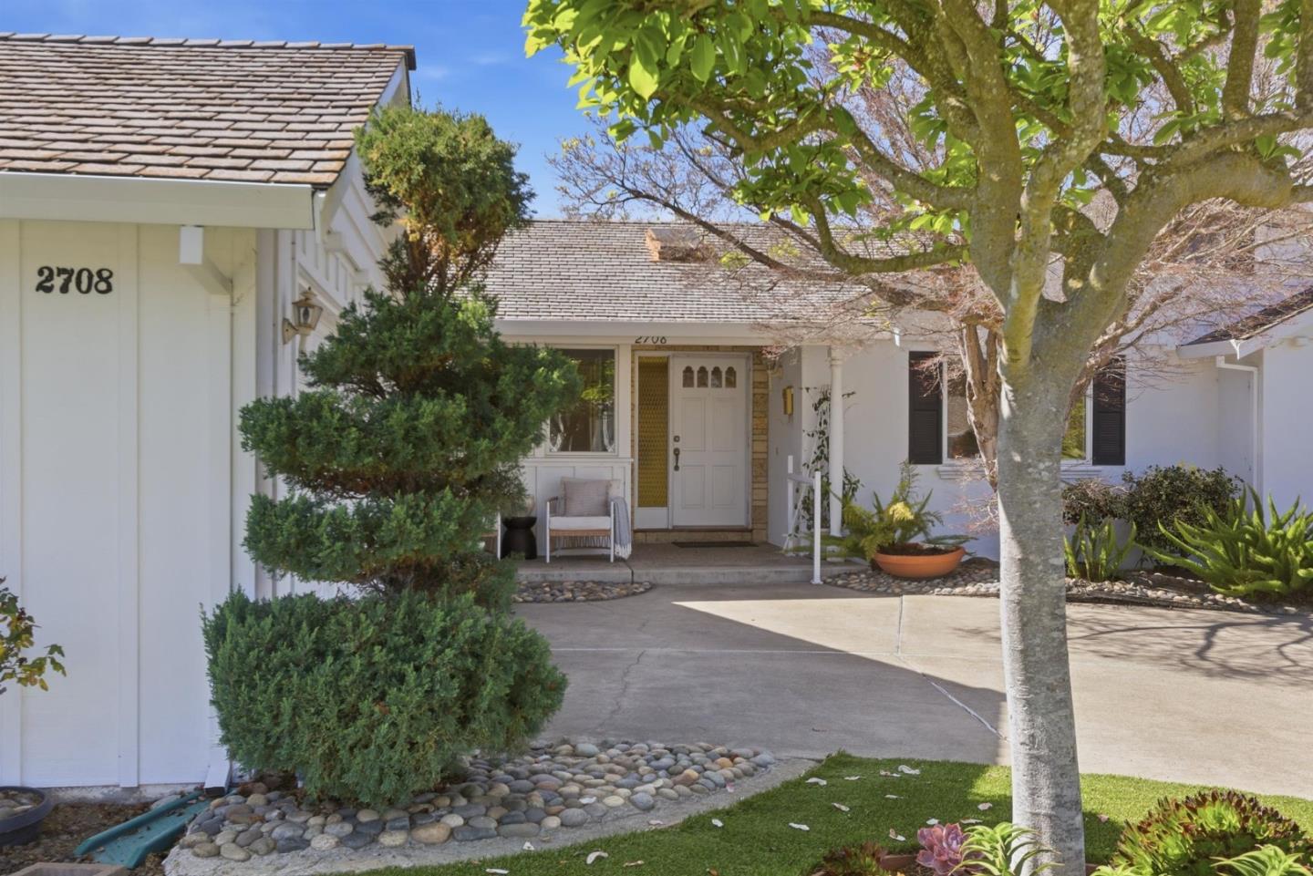 Detail Gallery Image 3 of 44 For 2708 Katrina Way, Mountain View,  CA 94040 - 4 Beds | 2 Baths