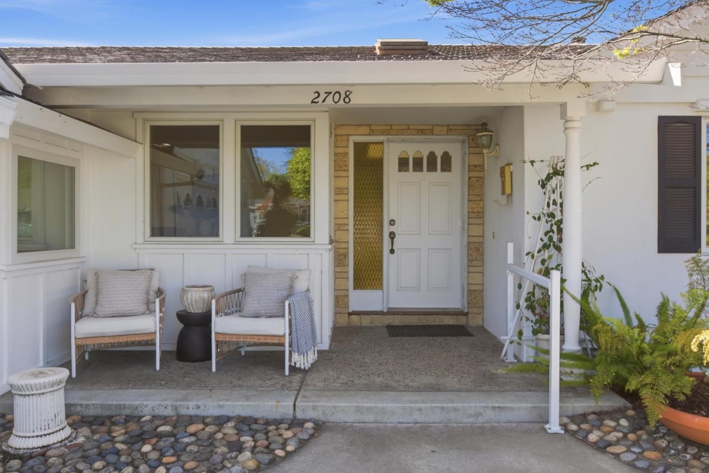 Detail Gallery Image 4 of 44 For 2708 Katrina Way, Mountain View,  CA 94040 - 4 Beds | 2 Baths