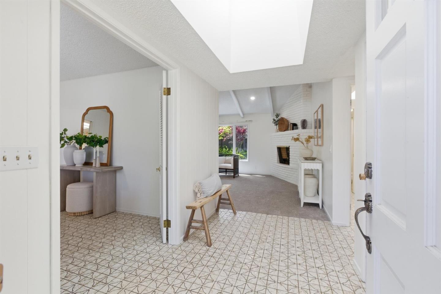 Detail Gallery Image 5 of 44 For 2708 Katrina Way, Mountain View,  CA 94040 - 4 Beds | 2 Baths