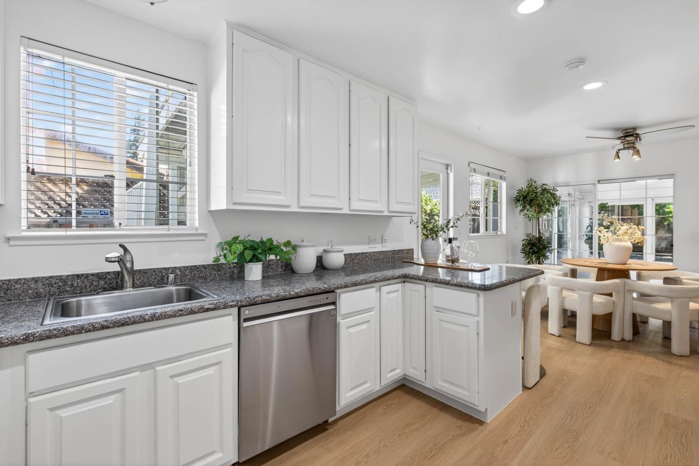 Detail Gallery Image 10 of 32 For 5142 Bela Dr, San Jose,  CA 95129 - 5 Beds | 2/1 Baths