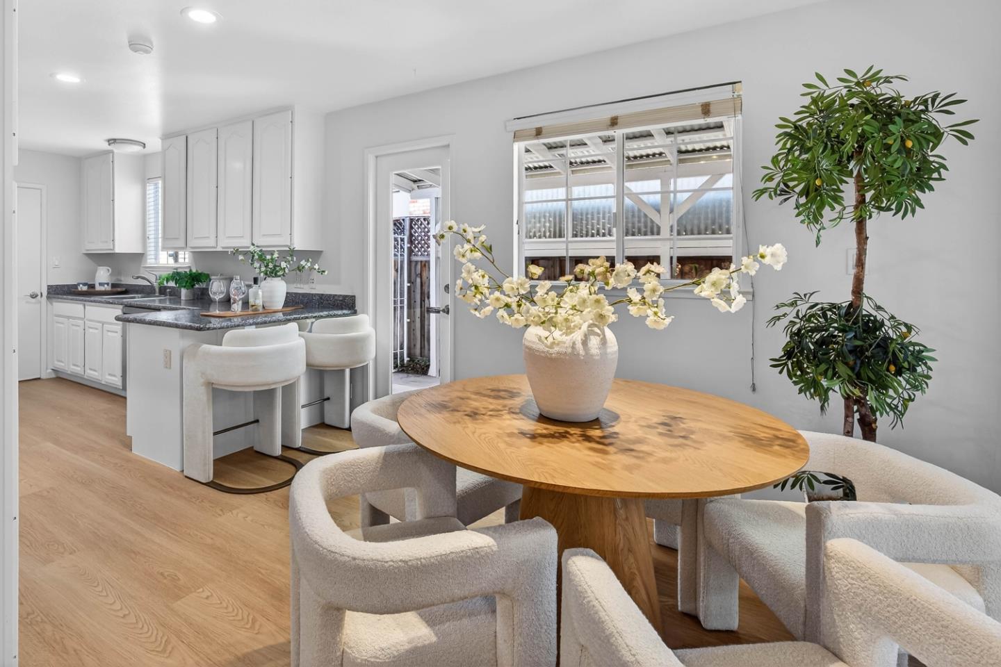 Detail Gallery Image 12 of 32 For 5142 Bela Dr, San Jose,  CA 95129 - 5 Beds | 2/1 Baths