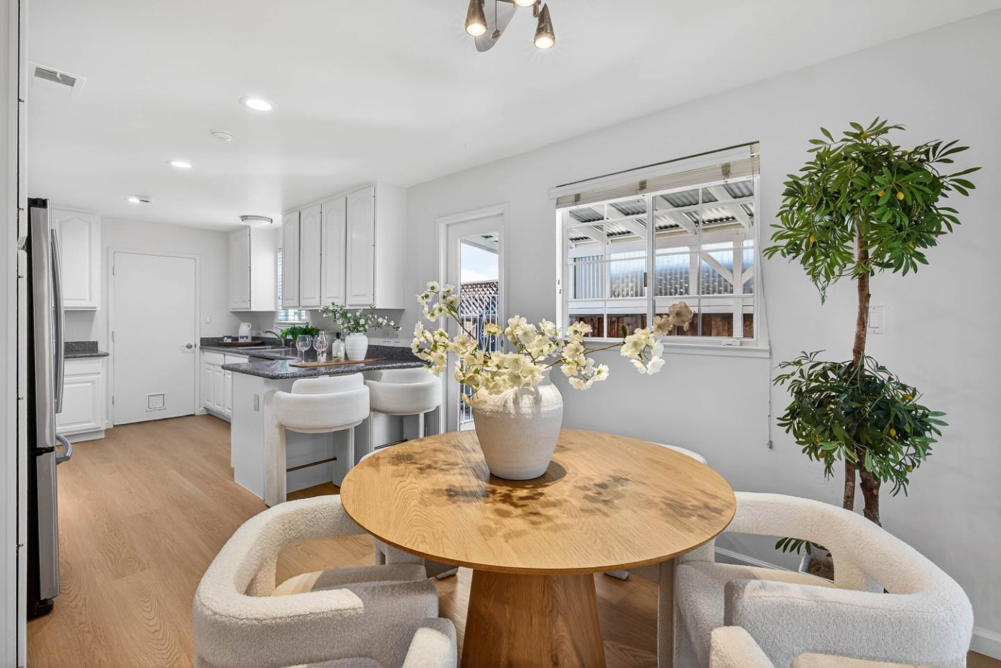 Detail Gallery Image 13 of 32 For 5142 Bela Dr, San Jose,  CA 95129 - 5 Beds | 2/1 Baths