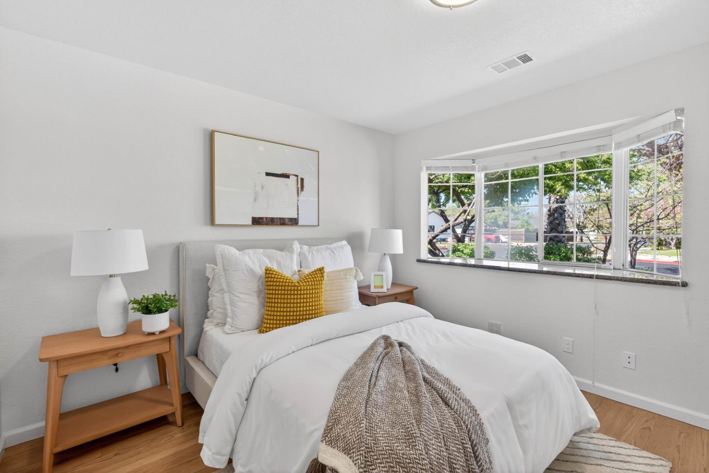 Detail Gallery Image 19 of 32 For 5142 Bela Dr, San Jose,  CA 95129 - 5 Beds | 2/1 Baths