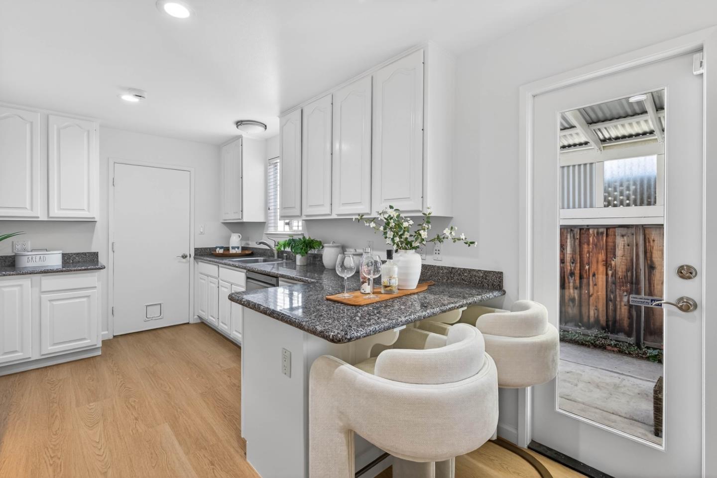 Detail Gallery Image 9 of 32 For 5142 Bela Dr, San Jose,  CA 95129 - 5 Beds | 2/1 Baths