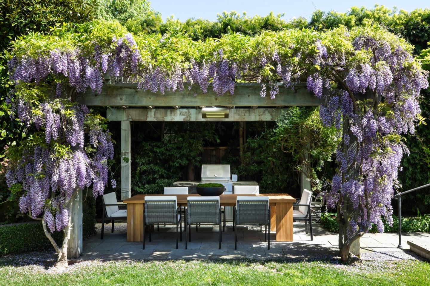 Detail Gallery Image 19 of 21 For 1385 Dana Ave, Palo Alto,  CA 94301 - 4 Beds | 3/1 Baths