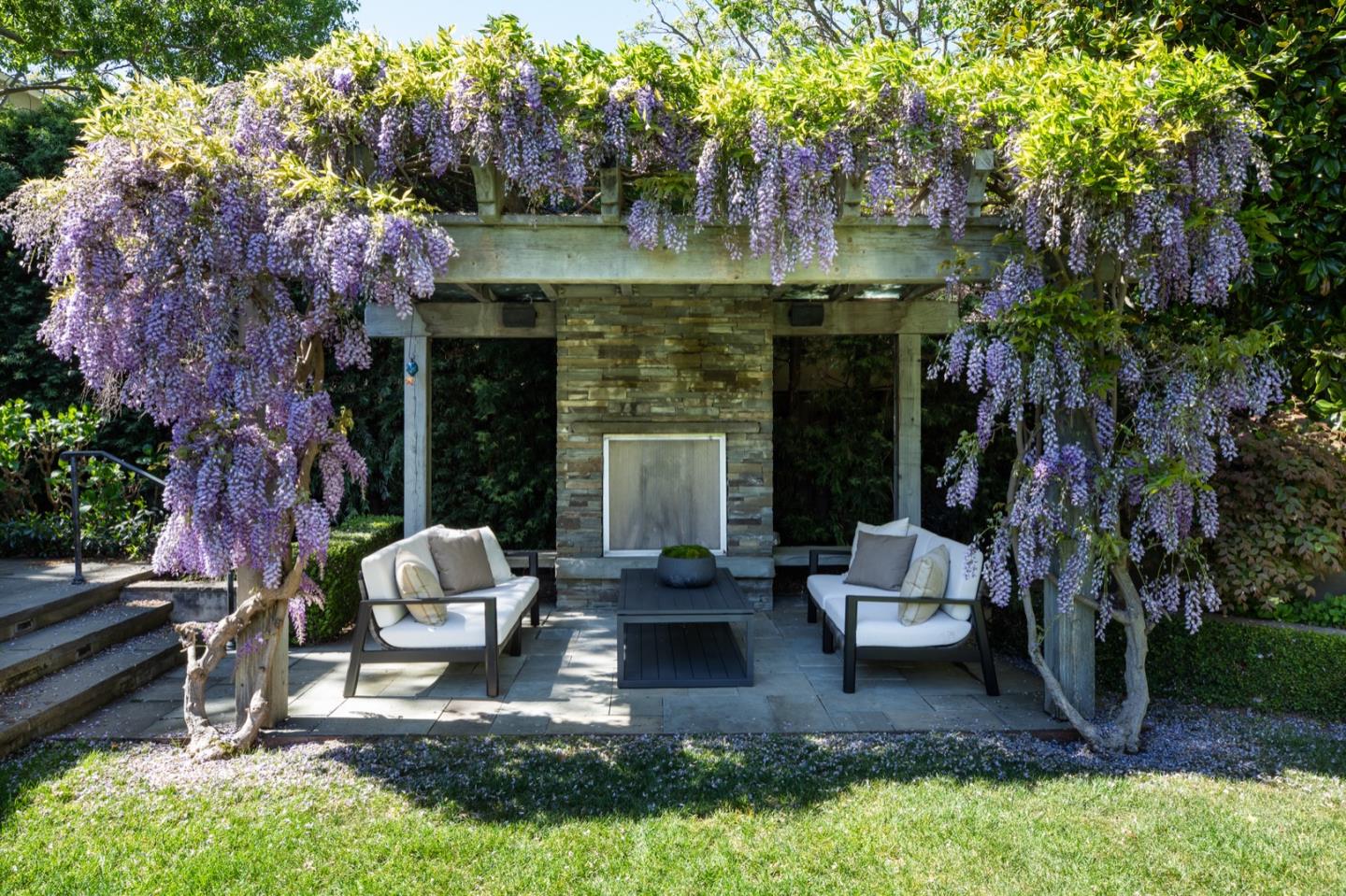 Detail Gallery Image 20 of 21 For 1385 Dana Ave, Palo Alto,  CA 94301 - 4 Beds | 3/1 Baths