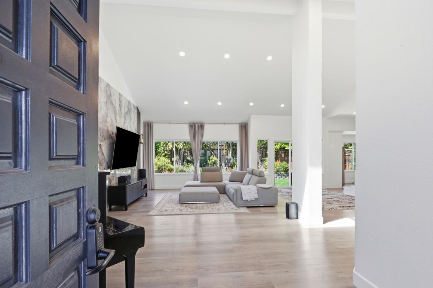 Detail Gallery Image 4 of 63 For 5979 Starwood Dr, San Jose,  CA 95120 - 4 Beds | 2/1 Baths