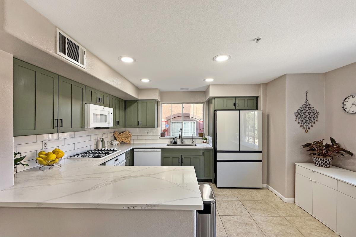 Detail Gallery Image 3 of 53 For 3224 Vinifera Dr, San Jose,  CA 95135 - 3 Beds | 2 Baths