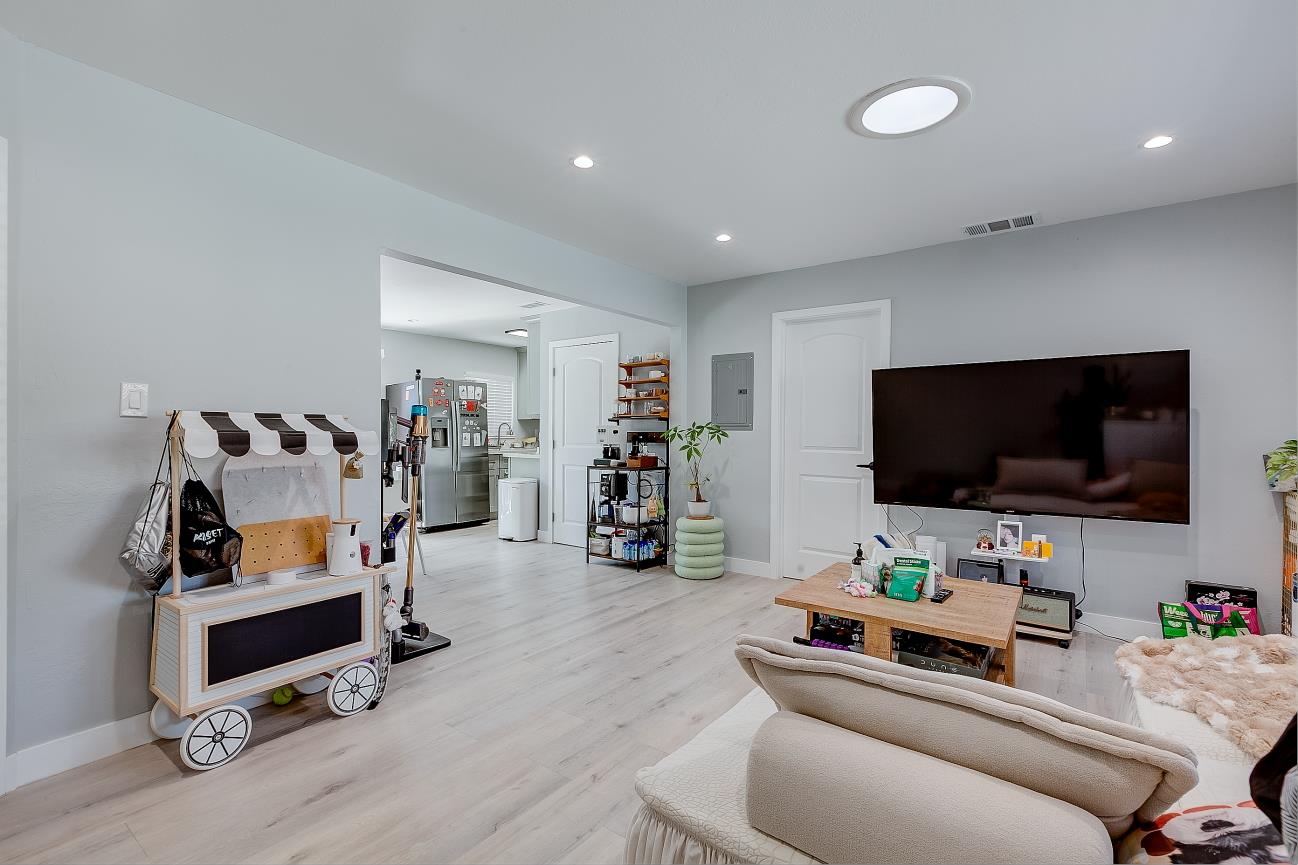 Detail Gallery Image 20 of 30 For 686-688 San Luisito Way, Sunnyvale,  CA 94085 - – Beds | – Baths