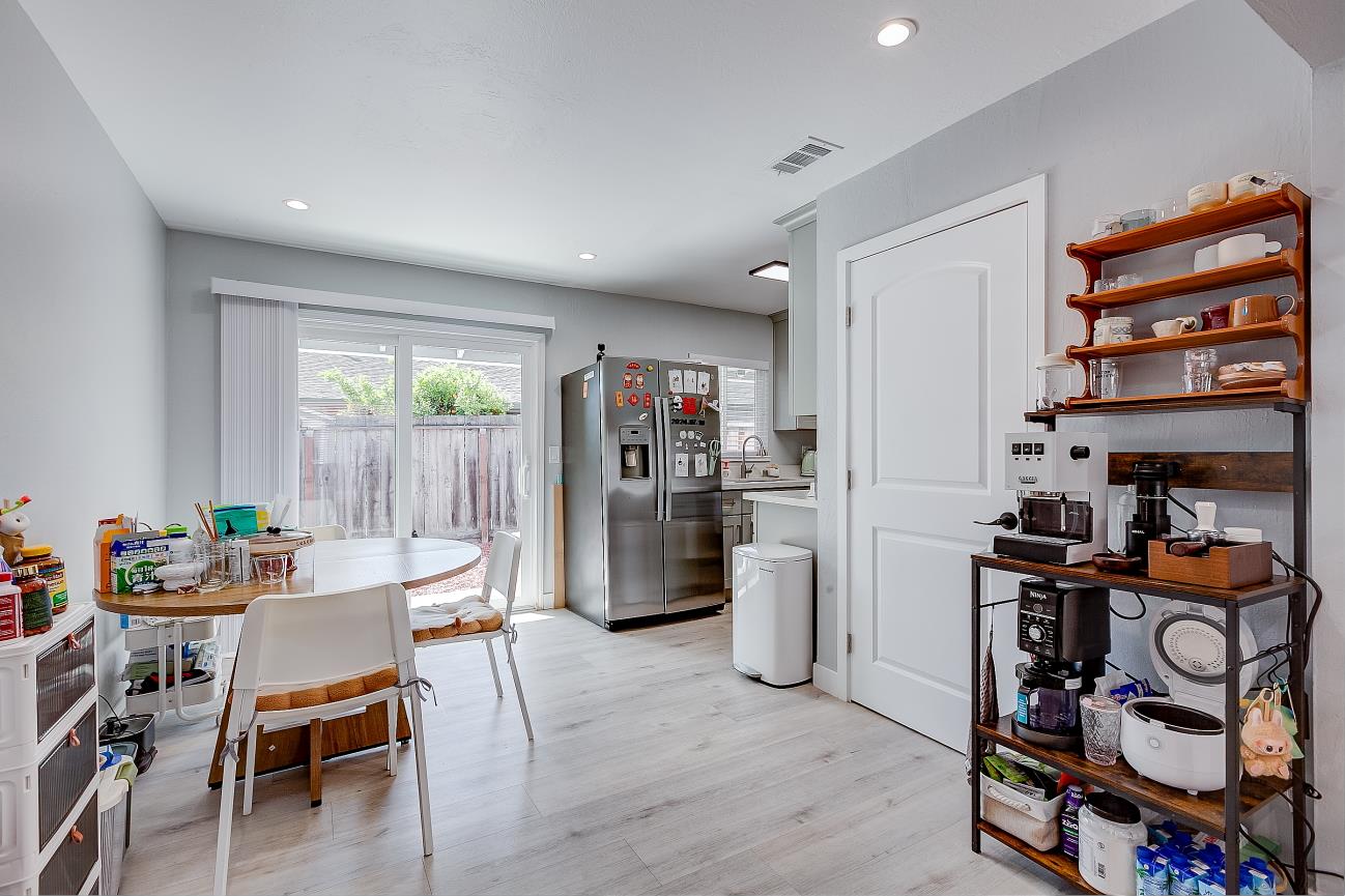 Detail Gallery Image 22 of 30 For 686-688 San Luisito Way, Sunnyvale,  CA 94085 - – Beds | – Baths