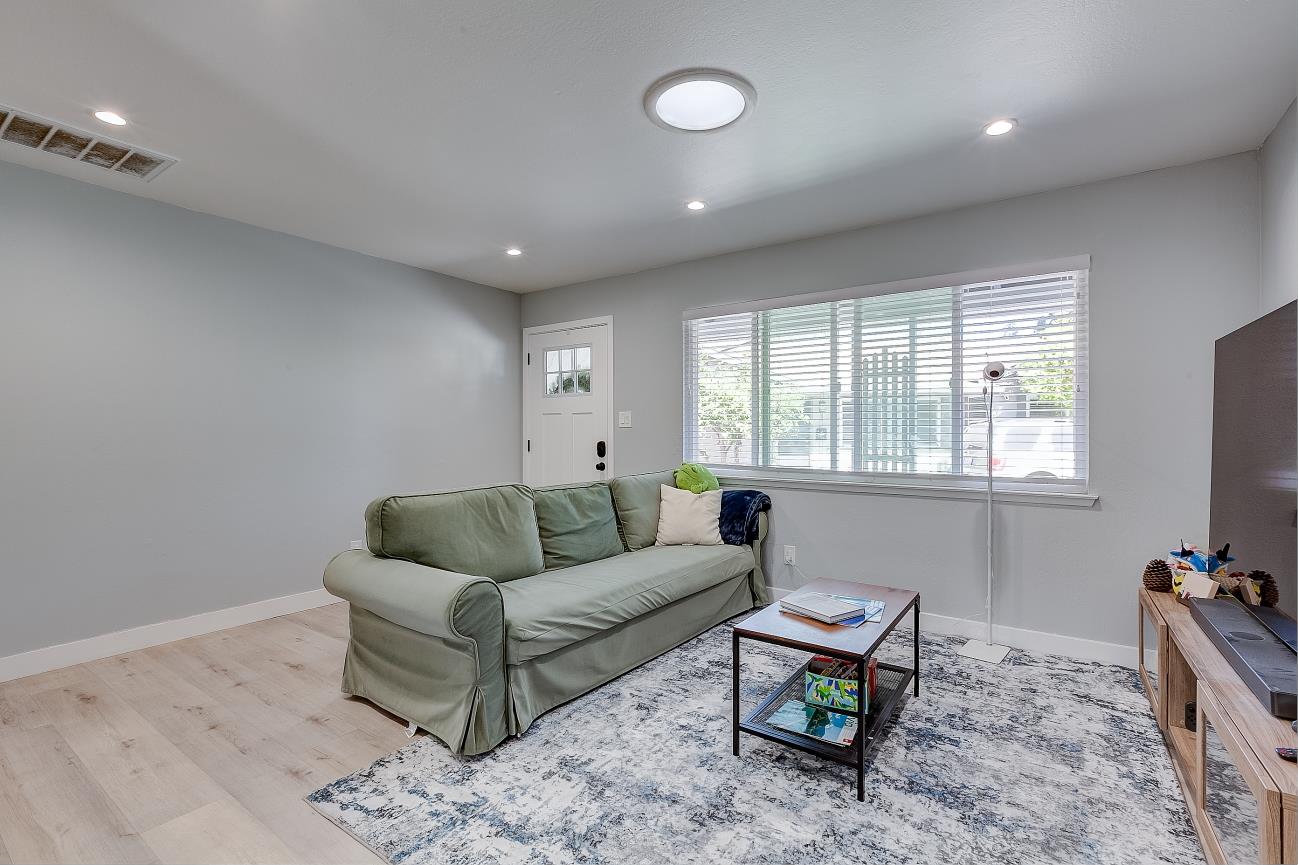 Detail Gallery Image 5 of 30 For 686-688 San Luisito Way, Sunnyvale,  CA 94085 - – Beds | – Baths