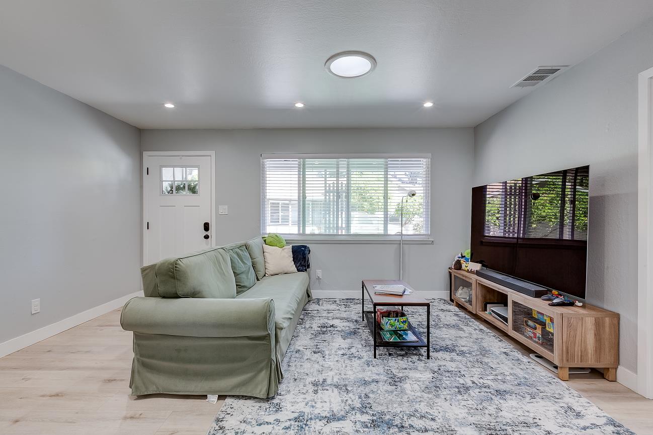 Detail Gallery Image 6 of 30 For 686-688 San Luisito Way, Sunnyvale,  CA 94085 - – Beds | – Baths