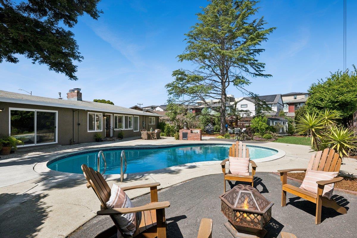 Detail Gallery Image 2 of 51 For 2315 Holland St, San Mateo,  CA 94403 - 3 Beds | 2 Baths