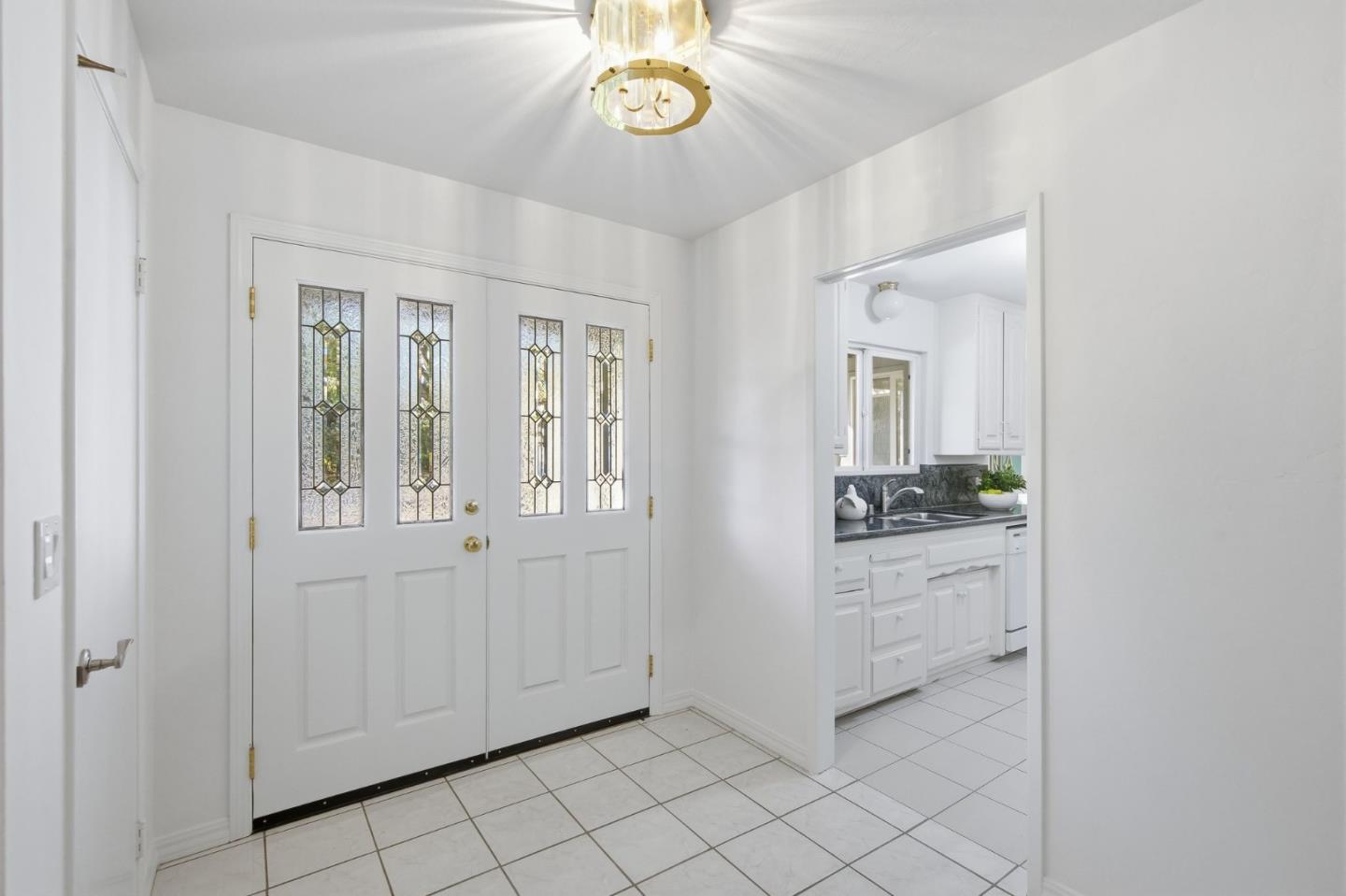 Detail Gallery Image 12 of 40 For 14278 Amherst Ct, Los Altos Hills,  CA 94022 - 5 Beds | 2/1 Baths