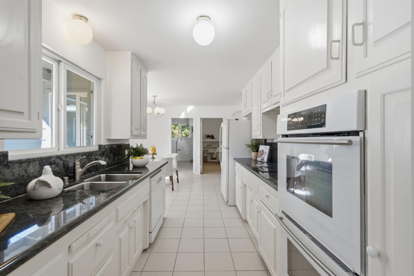 Detail Gallery Image 24 of 40 For 14278 Amherst Ct, Los Altos Hills,  CA 94022 - 5 Beds | 2/1 Baths