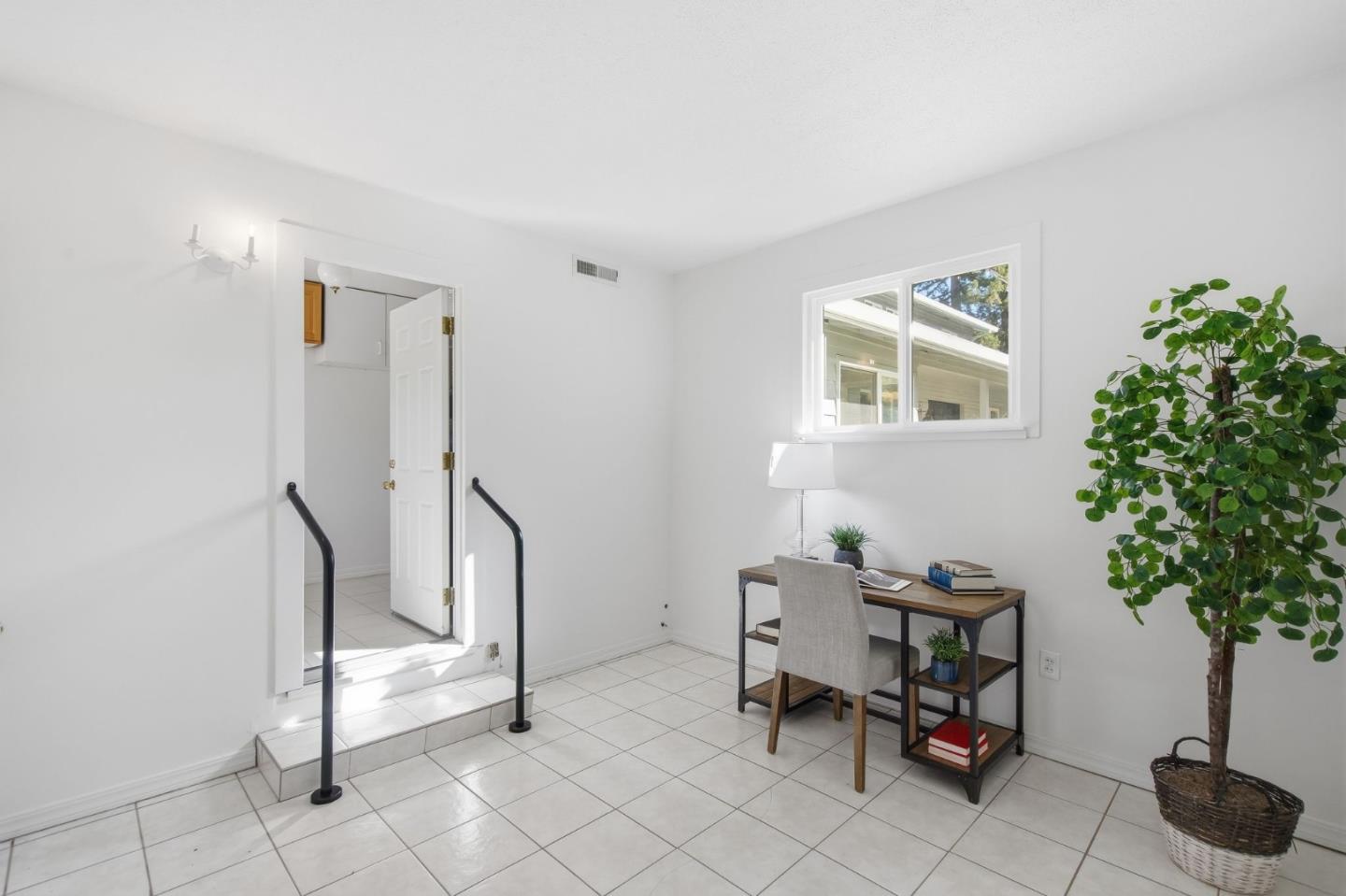 Detail Gallery Image 25 of 40 For 14278 Amherst Ct, Los Altos Hills,  CA 94022 - 5 Beds | 2/1 Baths