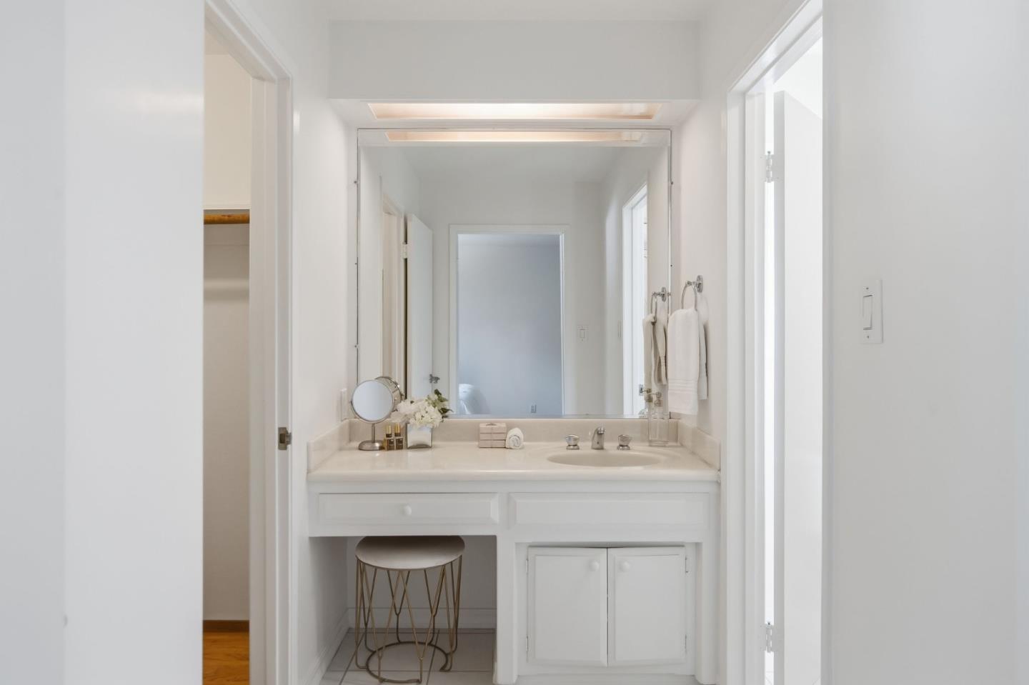 Detail Gallery Image 30 of 40 For 14278 Amherst Ct, Los Altos Hills,  CA 94022 - 5 Beds | 2/1 Baths