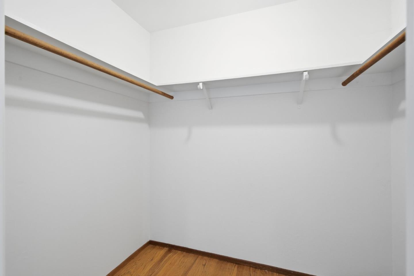 Detail Gallery Image 32 of 40 For 14278 Amherst Ct, Los Altos Hills,  CA 94022 - 5 Beds | 2/1 Baths