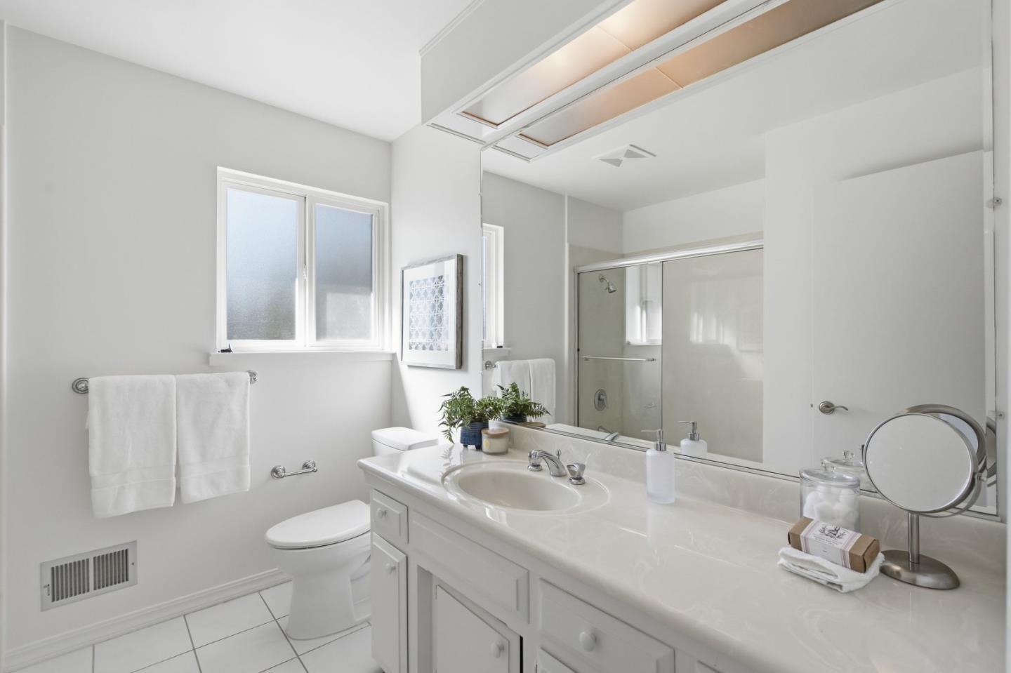 Detail Gallery Image 37 of 40 For 14278 Amherst Ct, Los Altos Hills,  CA 94022 - 5 Beds | 2/1 Baths