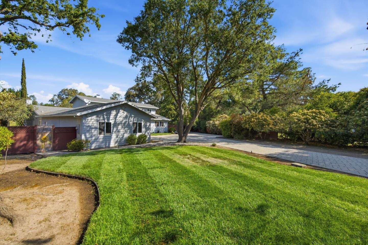 Detail Gallery Image 5 of 40 For 14278 Amherst Ct, Los Altos Hills,  CA 94022 - 5 Beds | 2/1 Baths
