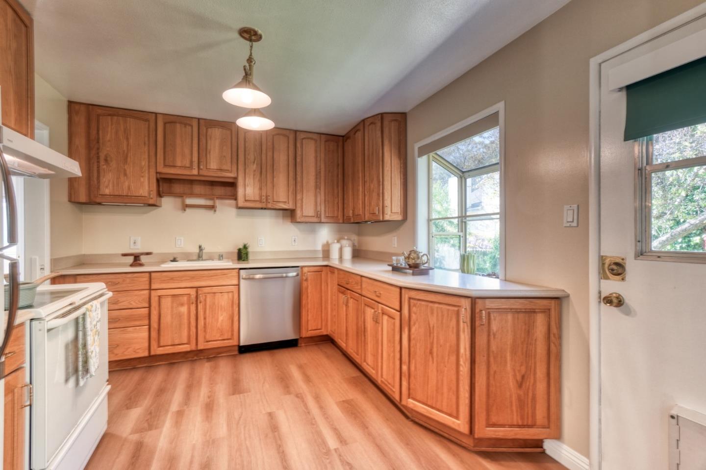 Detail Gallery Image 14 of 33 For 331 San Carlos Ave, El Granada,  CA 94018 - 3 Beds | 1 Baths