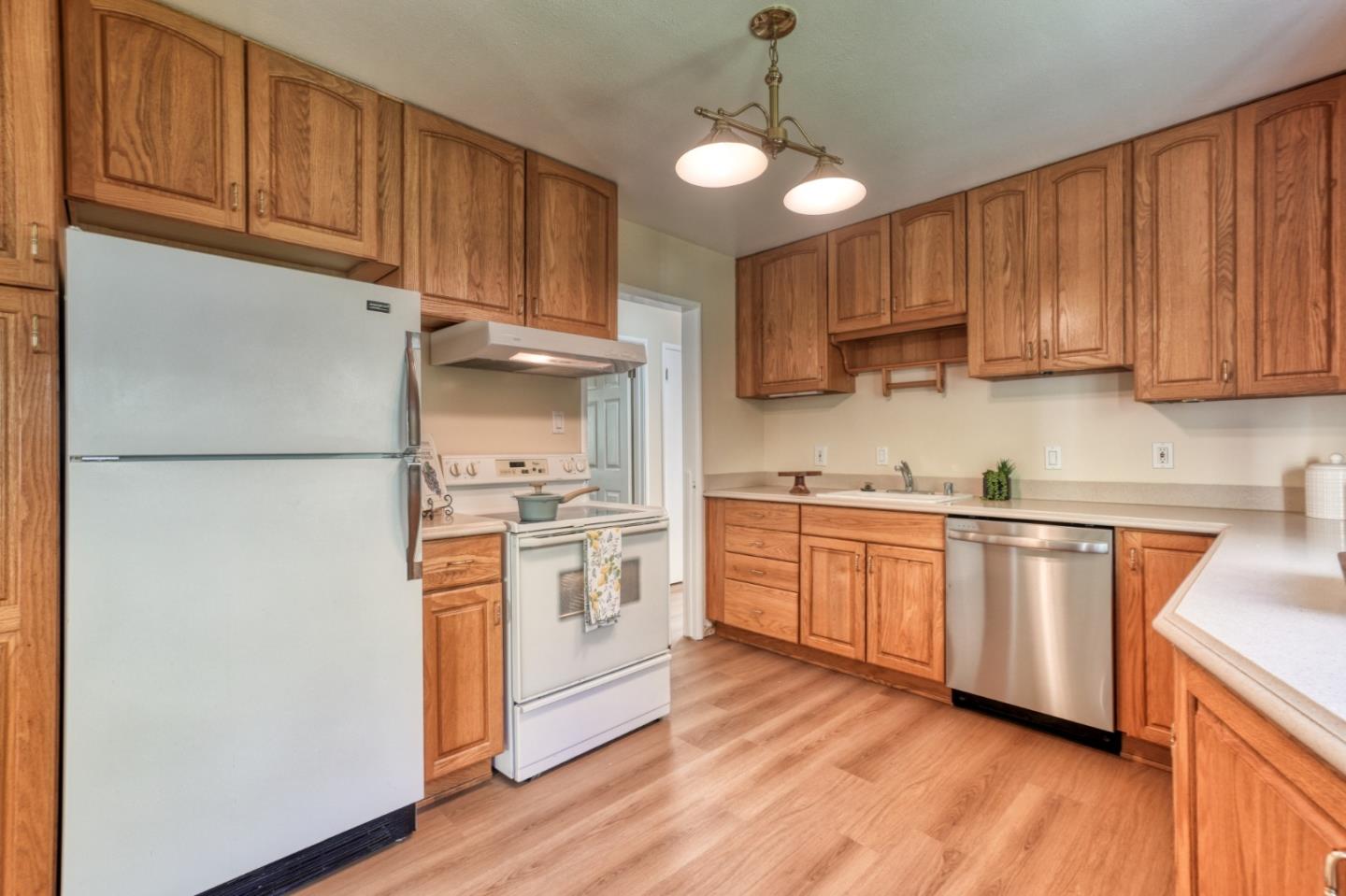 Detail Gallery Image 15 of 33 For 331 San Carlos Ave, El Granada,  CA 94018 - 3 Beds | 1 Baths