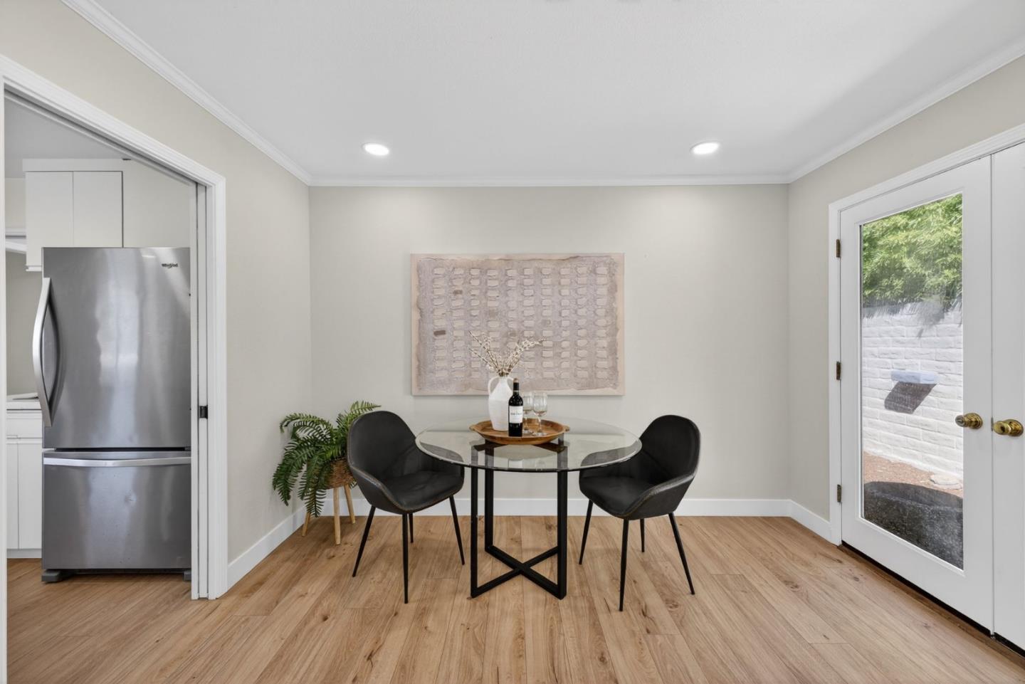 Detail Gallery Image 12 of 39 For 2169 Yorkshire Way, Mountain View,  CA 94040 - 4 Beds | 2 Baths